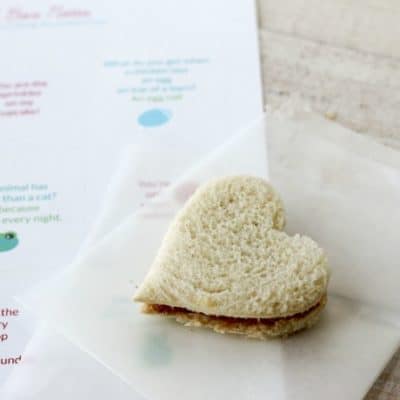 Lunchbox notes are a great trick to have up your sleeve when it comes to packing the kids' lunch boxes.