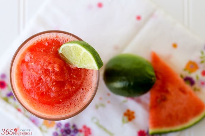What's better than a slushie? A SPARKLING Watermelon Slushie that won't mess up your clean eating lifestyle because it's simply perfect.