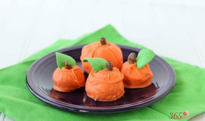 cake-ball-pumpkins-plate