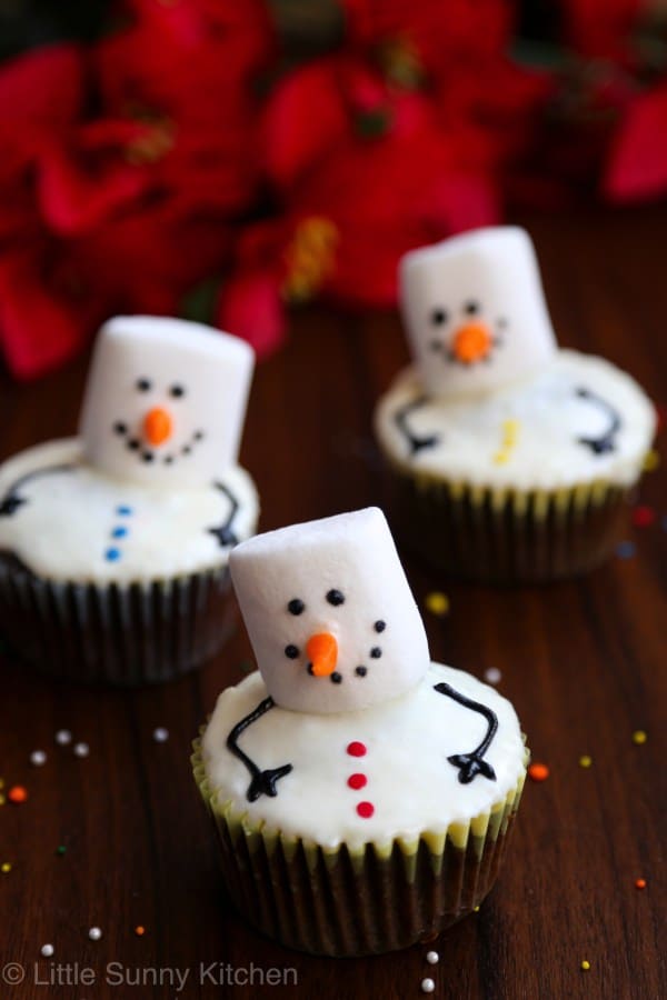 snowmen-cupcakes